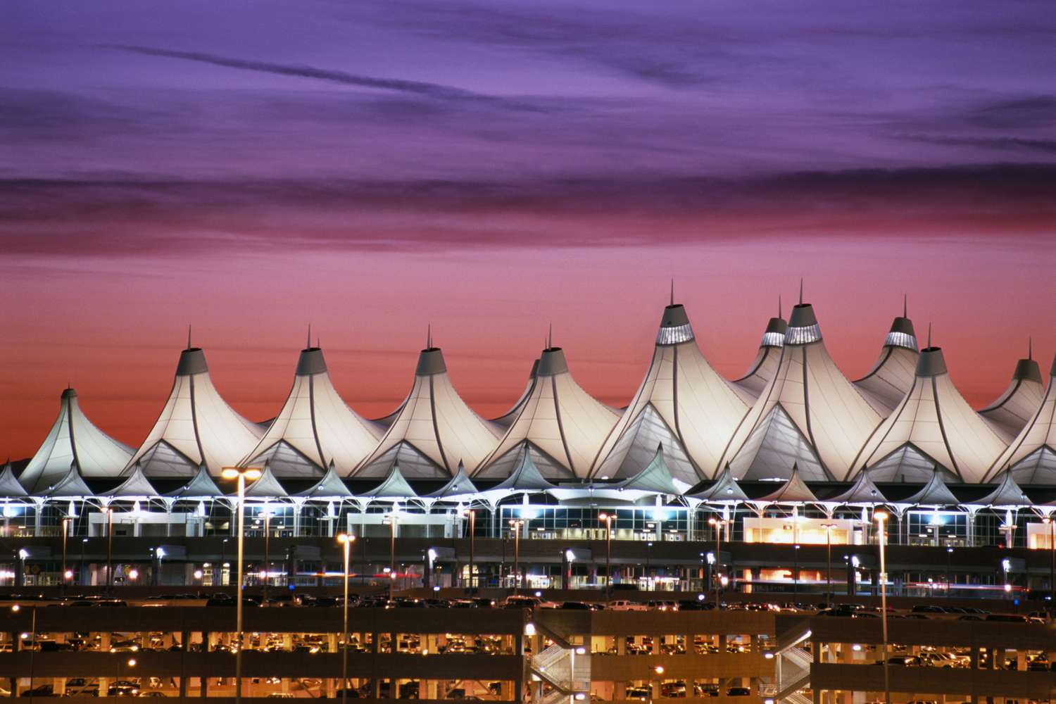 سازه کششی در فرودگاه بین‌المللی دنور (Denver International Airport) 